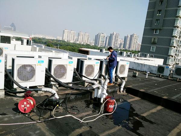 清洗要求:    必须由专业清洗机构根据集中空调通风系统的情况和